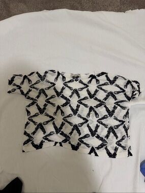 LOFT Short Sleeve Crewneck Top in Black & White Star Pattern